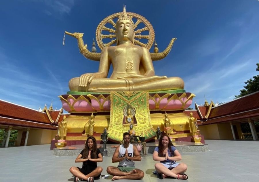 Guests sitting in front of the Big Buddha statue